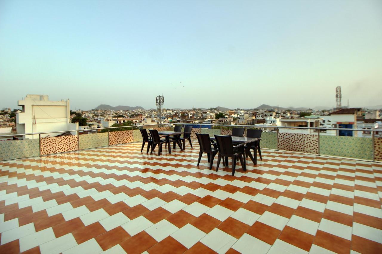 Hotel Royal Dezire Udaipur Esterno foto